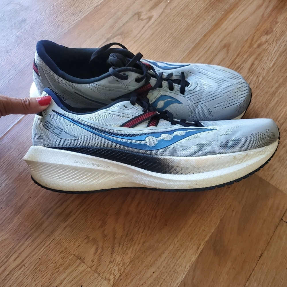 Saucony Men's Triumph 20 Running Shoes in Light Gray, Blue & Black, Size 10